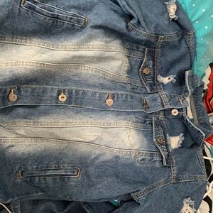 Size large, shoes are size 7 in men